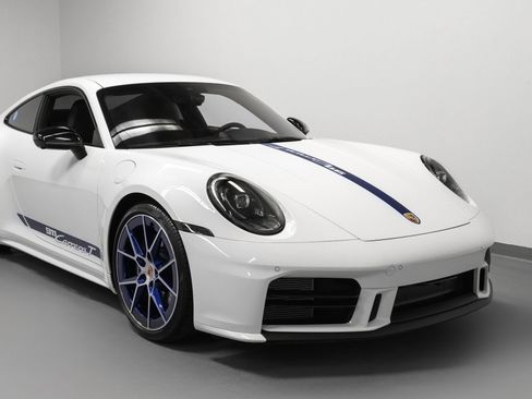 Certified 2025 Porsche 911 Carrera T w/ Sportdesign Package RWD image 9