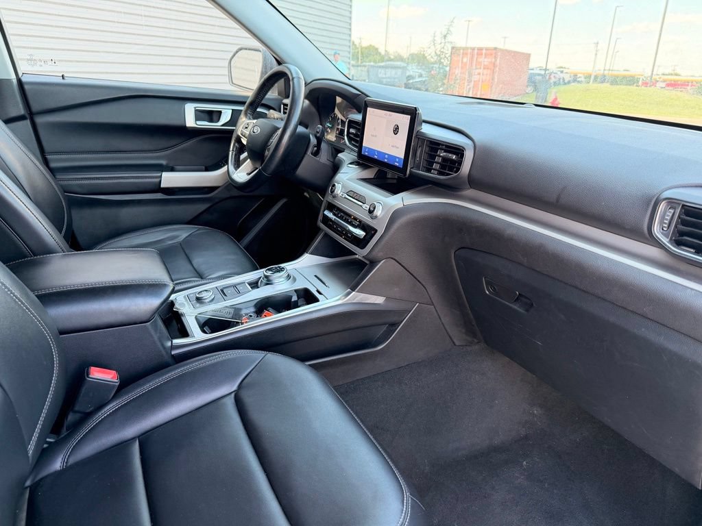 Used 2022 Ford Explorer XLT w/ Equipment Group 202A AWD/4WD image 23