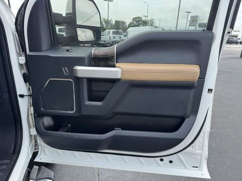 Used 2022 Ford F250 Lariat w/ Lariat Value Package AWD/4WD image 37