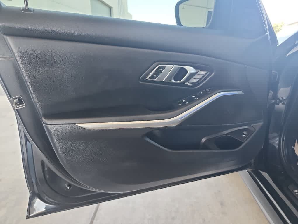 Used 2022 BMW 330i xDrive Sedan w/ M Sport Package AWD/4WD image 11