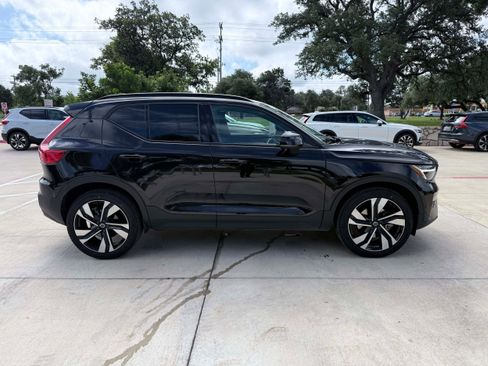 Certified 2025 Volvo XC40 B5 Plus AWD/4WD image 7