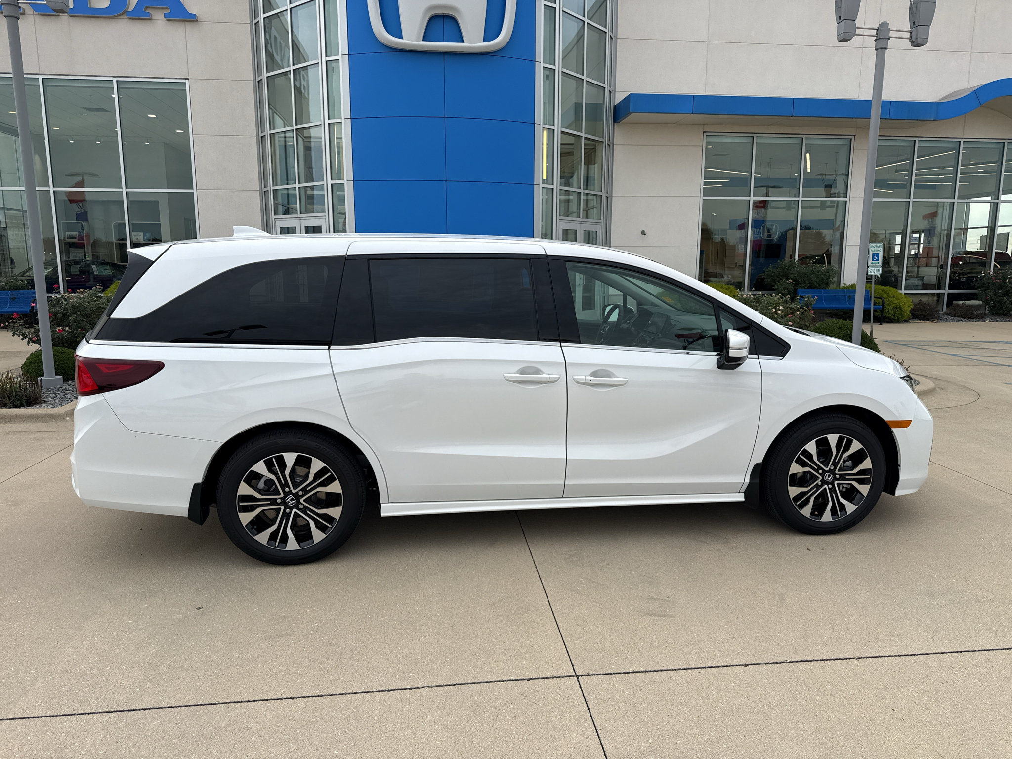 New 2027 Honda Odyssey Elite image 1
