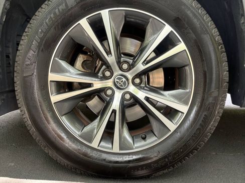 Used 2016 Toyota Highlander XLE FWD image 17