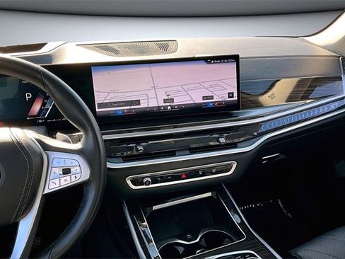 Used 2024 BMW X7 xDrive40i image 9