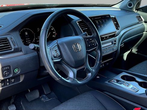 Used 2025 Honda Ridgeline Sport image 18