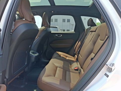 Used 2024 Volvo XC60 B5 Plus w/ Protection Package Premier AWD/4WD image 10
