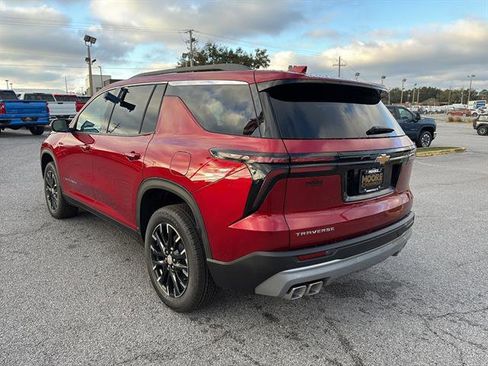 New 2026 Chevrolet Traverse LT w/ Sun and Wheel Package FWD image 5