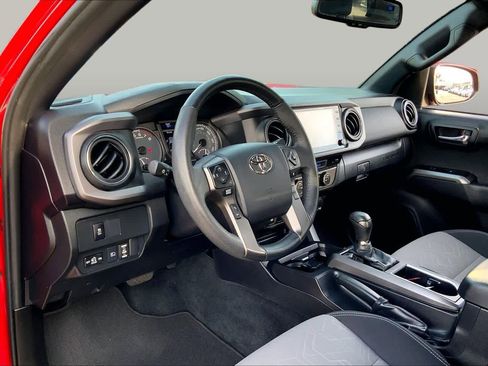 Used 2023 Toyota Tacoma TRD Off-Road w/ Technology Package AWD/4WD image 17