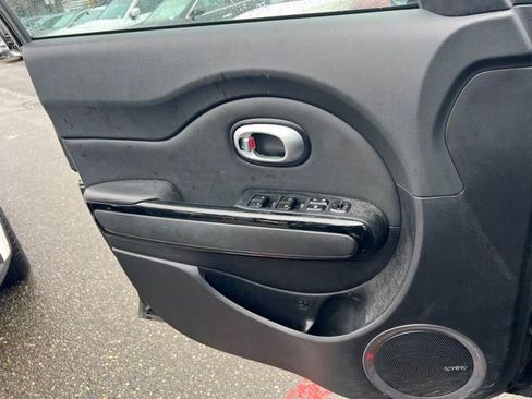 Used 2015 Kia Soul + image 19