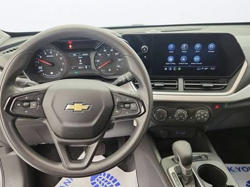 Used 2024 Chevrolet Trax LS w/ LS Convenience Package FWD image 12