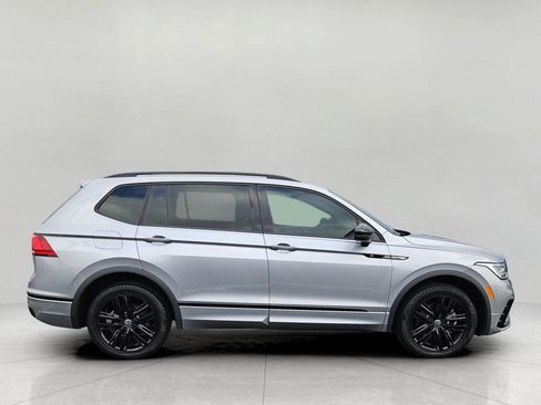 Used 2022 Volkswagen Tiguan SE R-Line AWD/4WD image 9