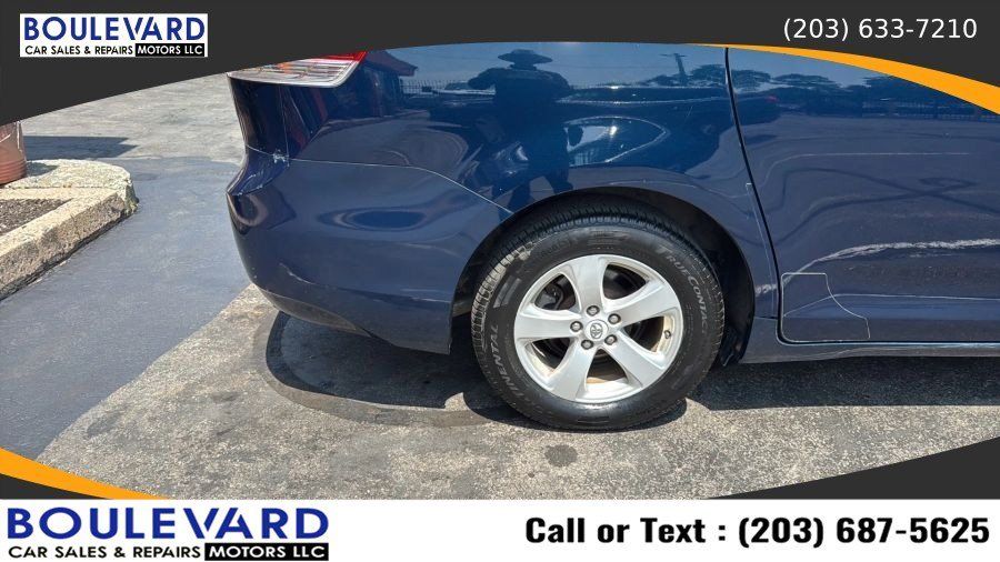 Used 2011 Toyota Sienna FWD image 11