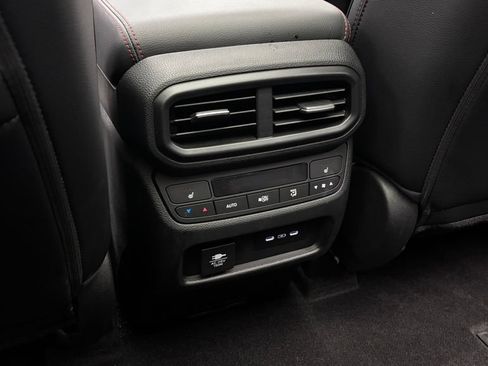 Used 2025 Honda Pilot Black Edition image 37