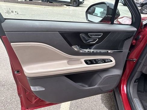 Used 2022 Lincoln Corsair AWD w/ Premium Package image 22