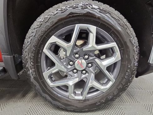Used 2025 GMC Sierra 1500 SLT w/ SLT Premium Package AWD/4WD image 47