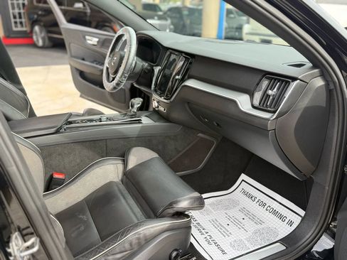 Used 2019 Volvo S60 T5 R-Design image 21