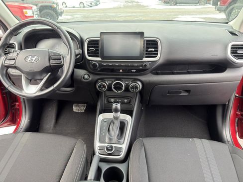 Used 2024 Hyundai Venue SEL image 23