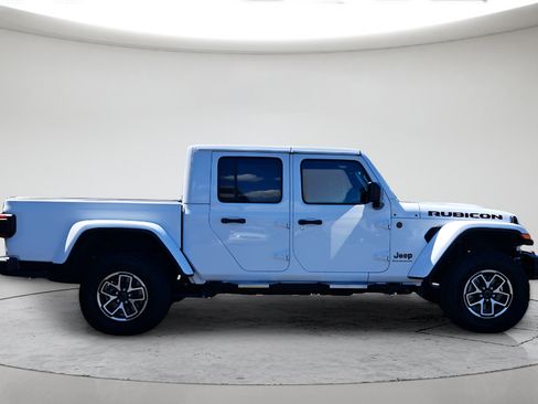 Used 2024 Jeep Gladiator Rubicon AWD/4WD image 2