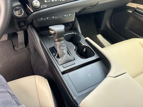 Used 2025 Lexus ES 350 w/ Premium Package FWD image 25