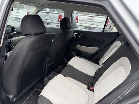 Used 2021 Hyundai Venue SEL image 15