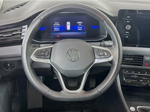Used 2025 Volkswagen Jetta SE FWD image 18