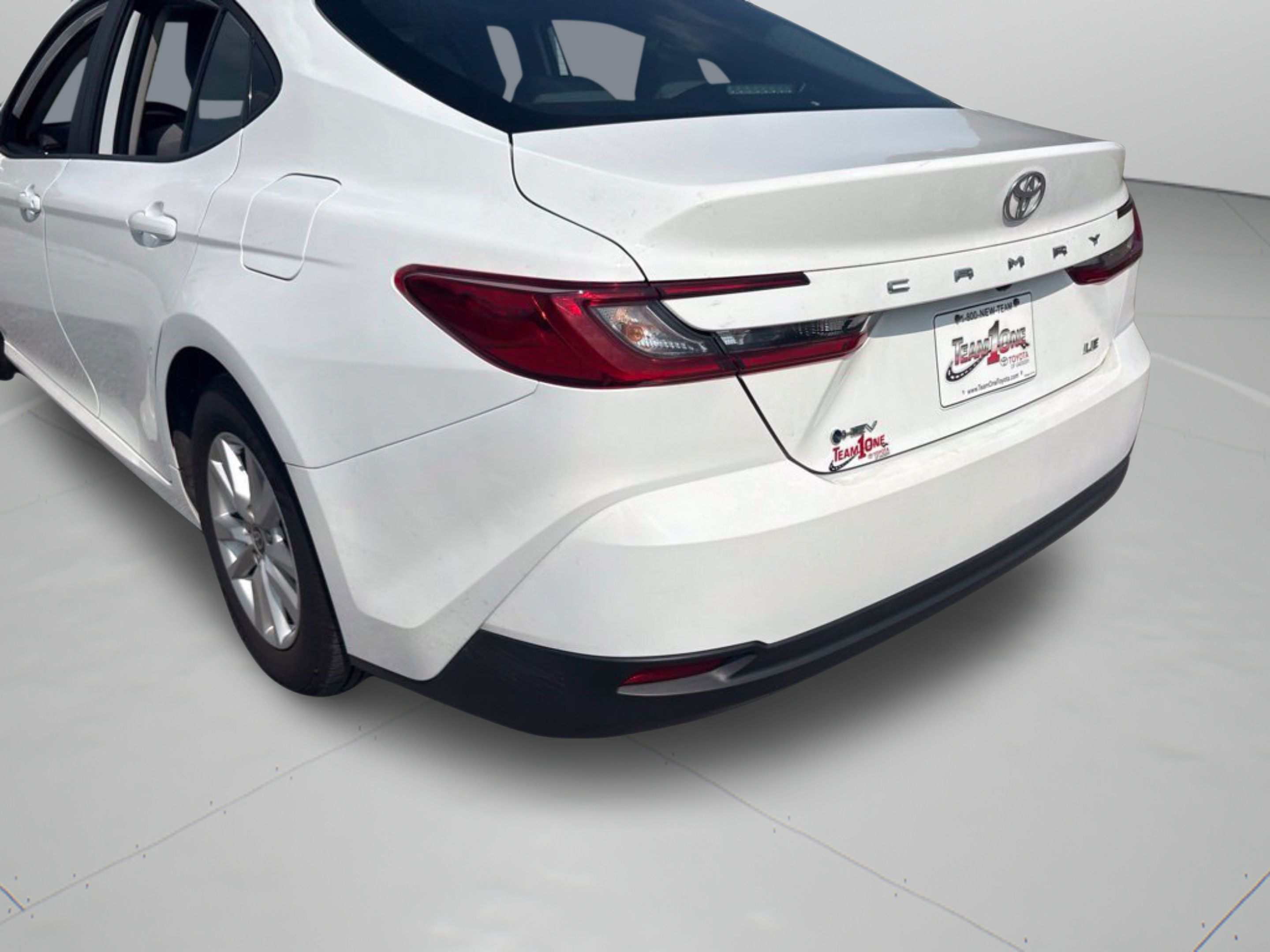 Used 2025 Toyota Camry LE FWD image 8