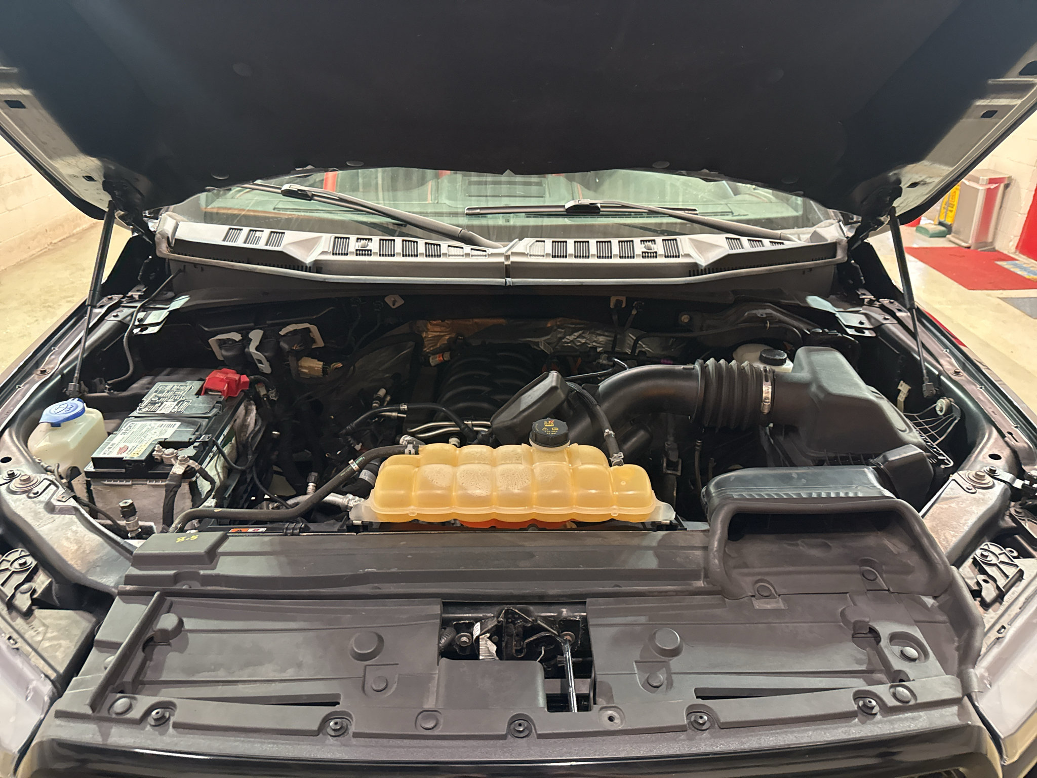 Used 2018 Ford F150 Lariat w/ Equipment Group 502A Luxury AWD/4WD image 34