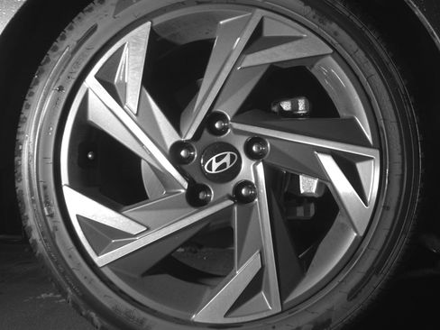 Used 2025 Hyundai Elantra SEL image 13