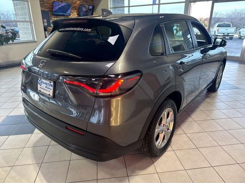 Used 2023 Honda HR-V LX image 12