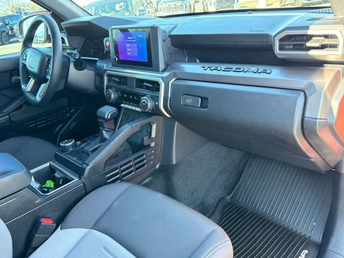 Used 2025 Toyota Tacoma TRD Off-Road image 21