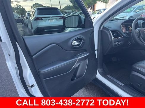 Used 2021 Jeep Cherokee Limited w/ Trailer Tow Group AWD/4WD image 5