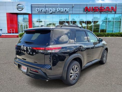 New 2026 Nissan Pathfinder SV image 2