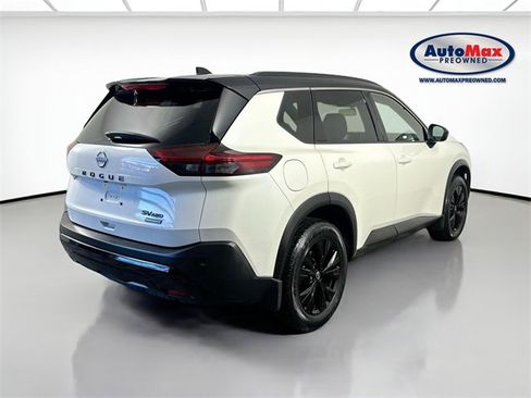 Used 2023 Nissan Rogue SV w/ SV Premium B Package image 2
