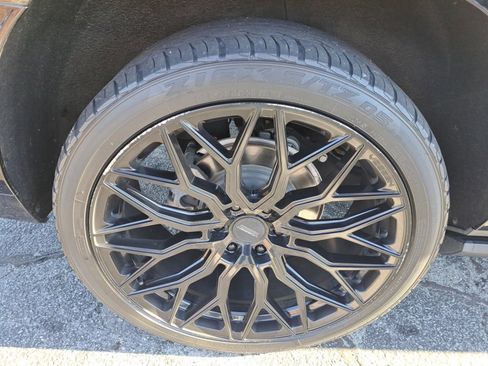 Used 2021 Cadillac Escalade ESV Sport Platinum image 17