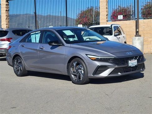 Certified 2025 Hyundai Elantra Sport image 27