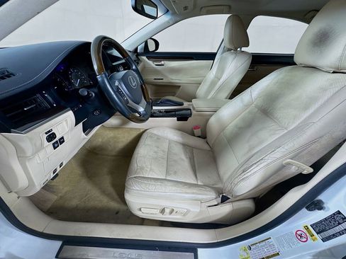 Used 2013 Lexus ES 350 w/ Luxury Pkg FWD image 25