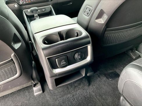 Used 2025 Kia Carnival SX Prestige FWD image 10