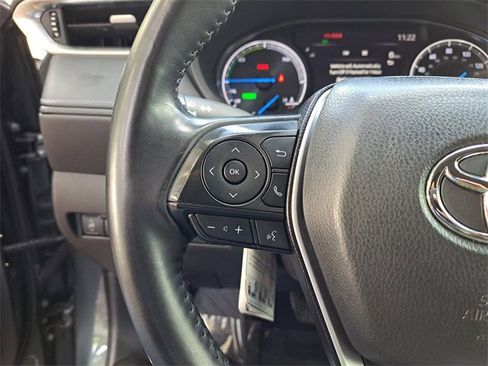 Used 2024 Toyota Venza LE image 17