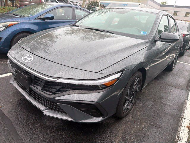 Used 2025 Hyundai Elantra SEL FWD image 6
