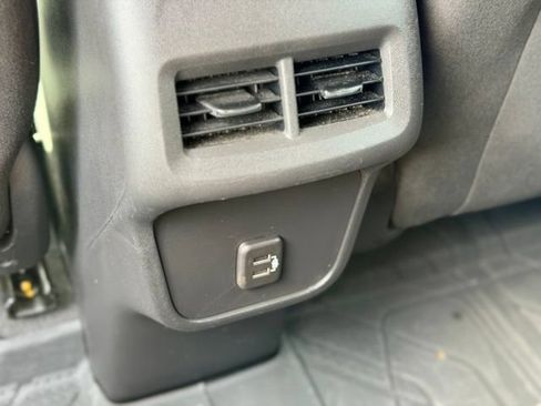 Used 2023 Chevrolet Equinox LT FWD image 24