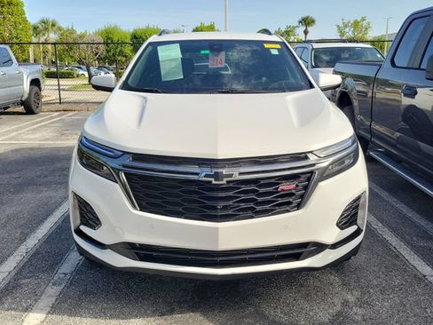 Used 2022 Chevrolet Equinox RS w/ Infotainment Package FWD image 2