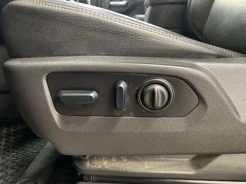 Used 2023 GMC Sierra 3500 Denali w/ Denali Black Diamond Edition image 14