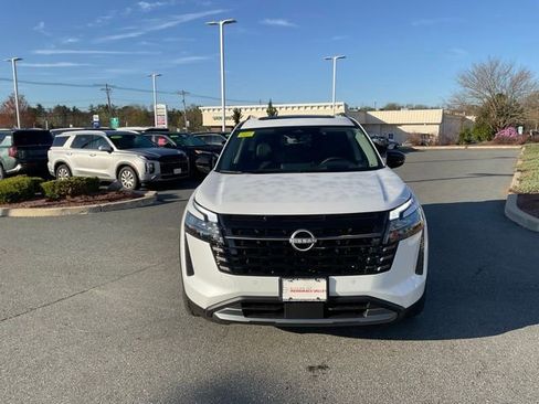 New 2026 Nissan Pathfinder Platinum AWD/4WD image 2
