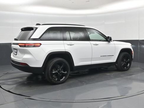 Used 2024 Jeep Grand Cherokee Altitude AWD/4WD image 33