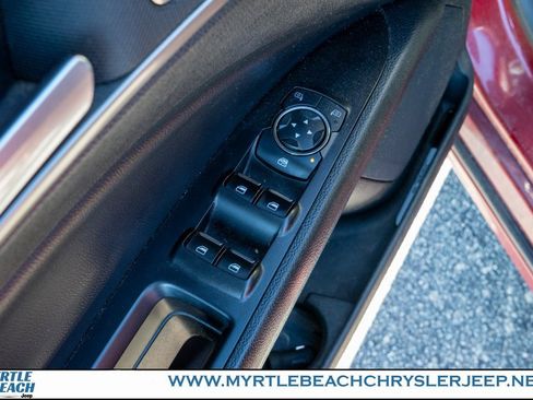 Used 2017 Ford Fusion SE w/ Fusion SE Technology Package image 16