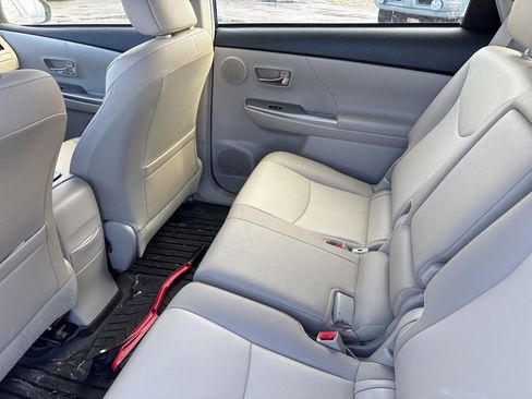 Used 2017 Toyota Prius V Five image 11