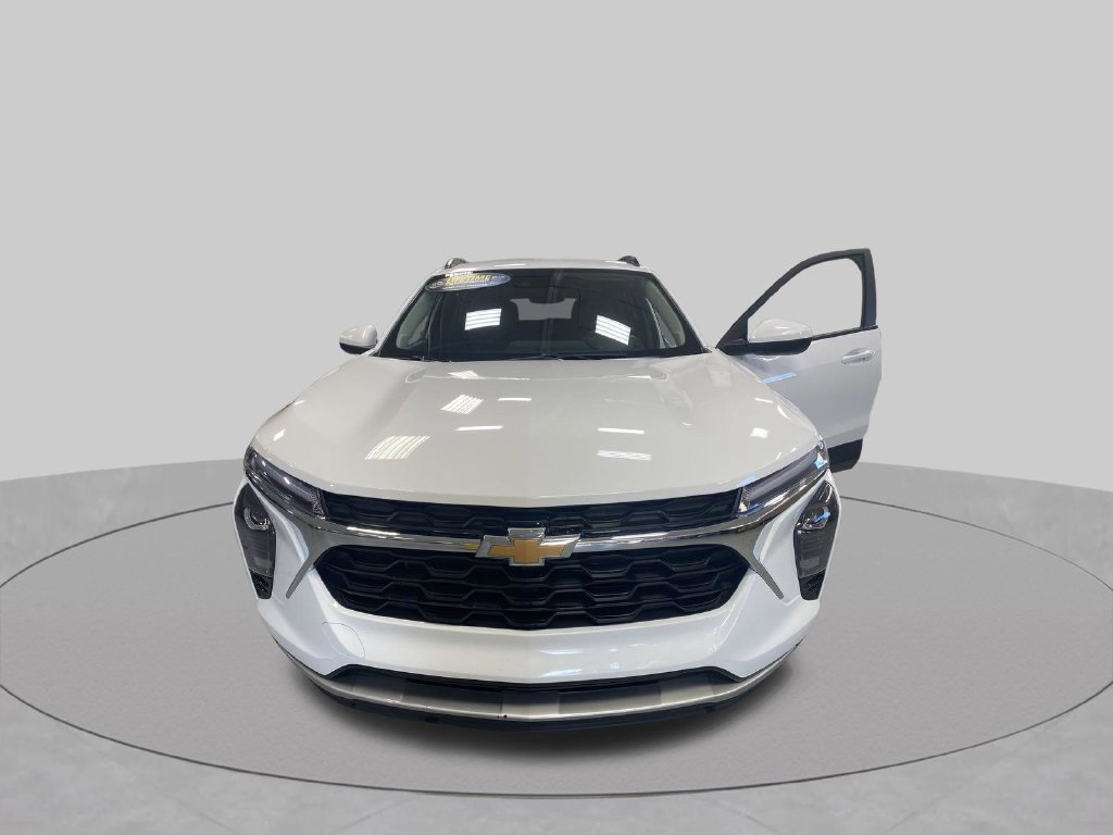 Certified 2025 Chevrolet Trax LT FWD image 39