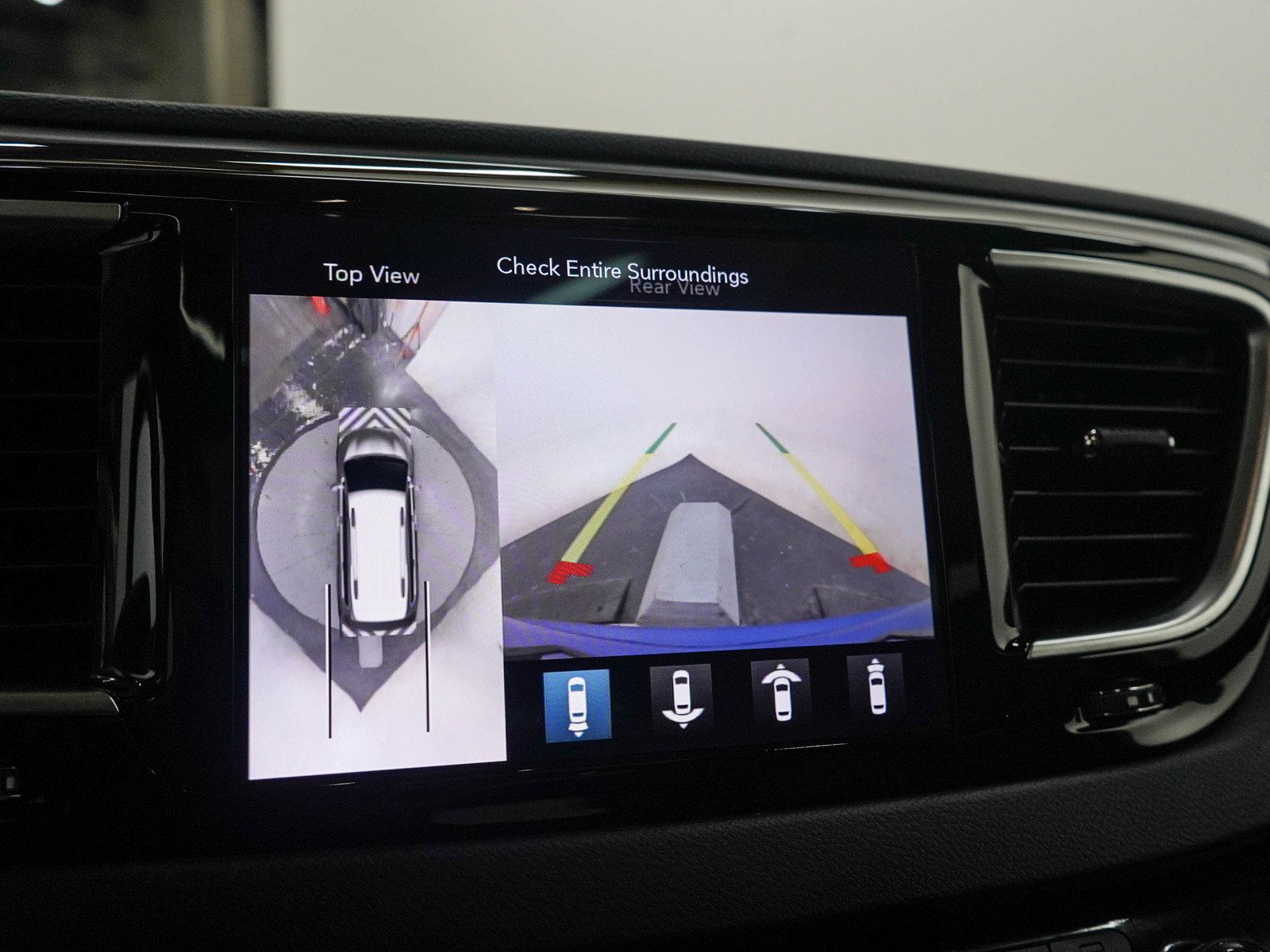 Used 2019 Chrysler Pacifica Touring-L Plus w/ Advanced Safetytec Group FWD image 30