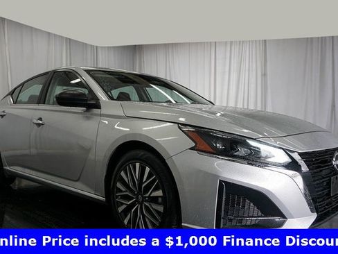 Used 2024 Nissan Altima 2.5 SV image 2