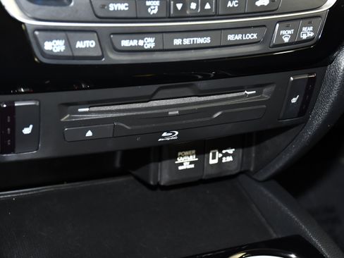 Used 2021 Honda Pilot Touring image 29